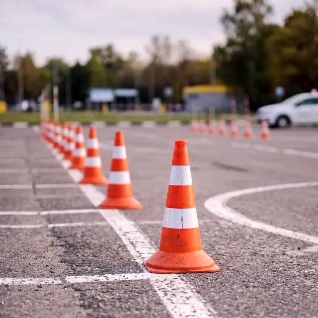 Feld Anvil – Unsere Fahrschule in Berlin